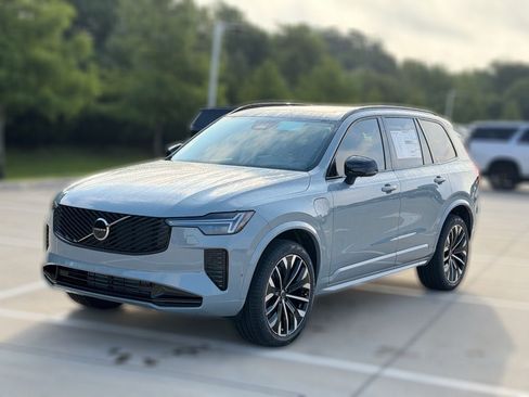 New 2026 Volvo XC90 T8 Ultra w/ Protection Package Premier AWD/4WD image 3