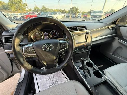 Used 2016 Toyota Camry SE FWD image 11