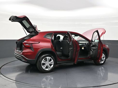 Used 2025 Chevrolet Trax LS FWD image 29