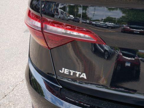 Used 2019 Volkswagen Jetta R-Line w/ R-Line Cold Weather Package FWD image 17