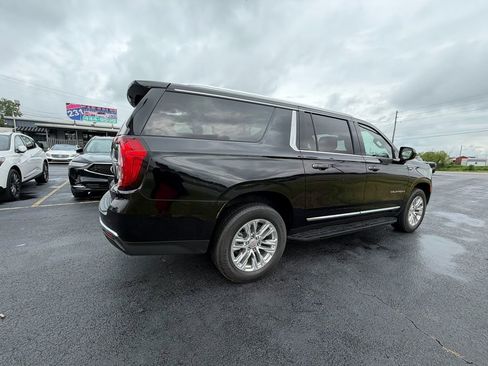 Used 2024 GMC Yukon XL SLT AWD/4WD image 3