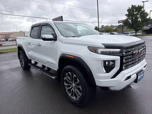 Used 2024 GMC Canyon Denali AWD/4WD image 3