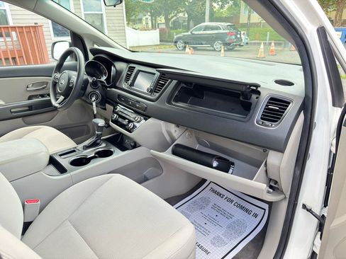 Used 2019 Kia Sedona L FWD image 59