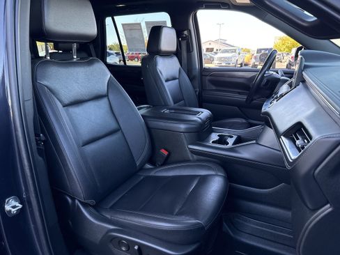 Used 2022 Chevrolet Tahoe Z71 w/ Luxury Package image 18