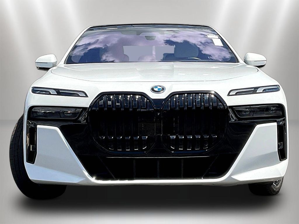 Used 2023 BMW i7 xDrive60 AWD/4WD image 2