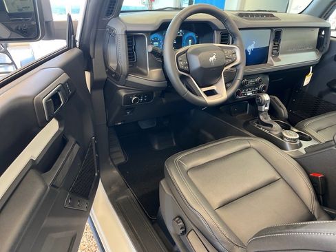 New 2025 Ford Bronco Badlands image 6
