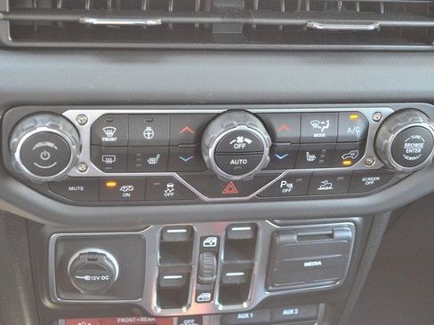 New 2025 Jeep Wrangler Unlimited Rubicon 392 image 31