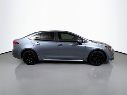 Used 2022 Toyota Corolla LE FWD image 3