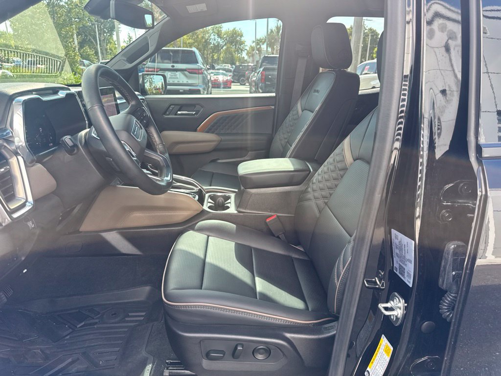 Used 2025 GMC Canyon Denali AWD/4WD image 13