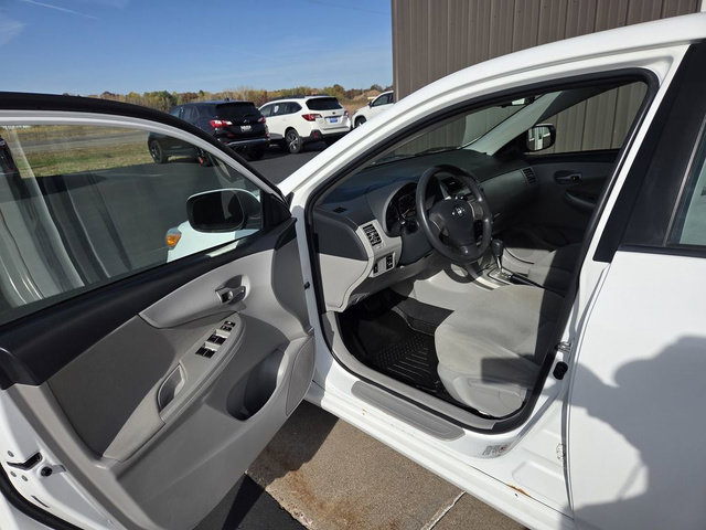 Used 2011 Toyota Corolla LE FWD image 17