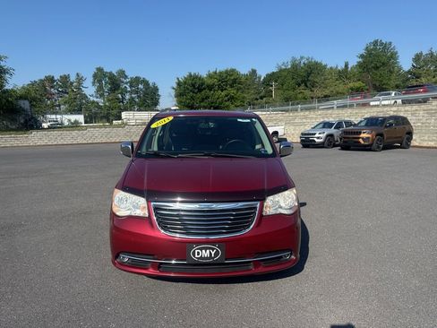 Used 2014 Chrysler Town & Country Touring-L w/ Driver Convenience Group FWD image 8