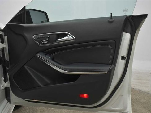 Used 2019 Mercedes-Benz CLA 250 image 11