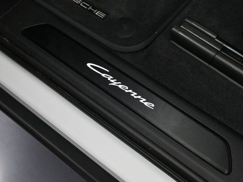 Used 2026 Porsche Cayenne AWD/4WD image 29