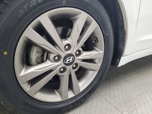 Used 2017 Hyundai Elantra SE image 31