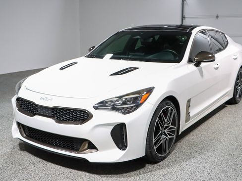 Used 2022 Kia Stinger GT1 RWD image 29