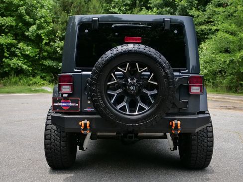 Used 2017 Jeep Wrangler Unlimited Sahara w/ Quick Order Package 23E Chief AWD/4WD image 17