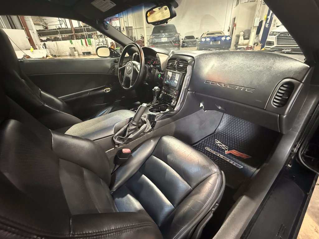 Used 2005 Chevrolet Corvette Coupe w/ Preferred Equipment Group RWD image 11