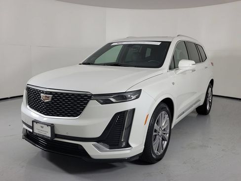 Certified 2023 Cadillac XT6 Premium Luxury FWD image 2