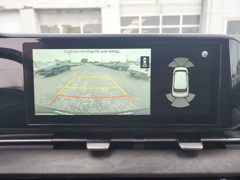 Used 2022 Kia Carnival EX FWD image 26
