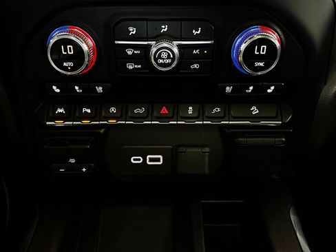 Used 2019 GMC Sierra 1500 AT4 w/ AT4 Premium Package AWD/4WD image 21