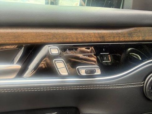 Certified 2022 Jeep Grand Wagoneer Series II AWD/4WD image 17