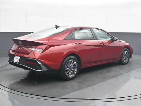 Used 2024 Hyundai Elantra SEL FWD image 6