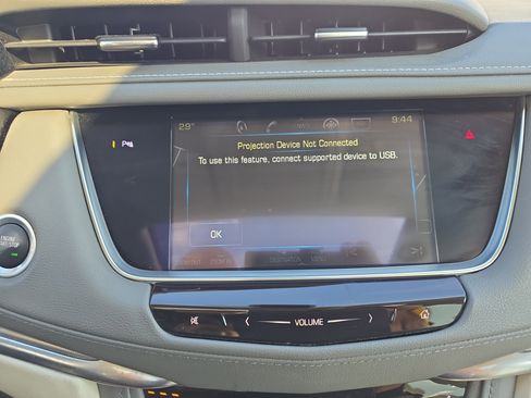 Used 2018 Cadillac XT5 Luxury w/ Driver Awareness Package AWD/4WD image 32
