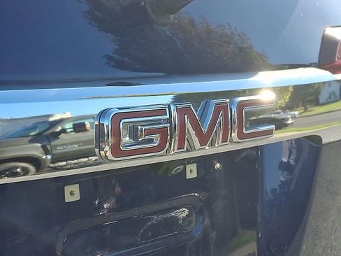 Used 2023 GMC Acadia SLE image 20