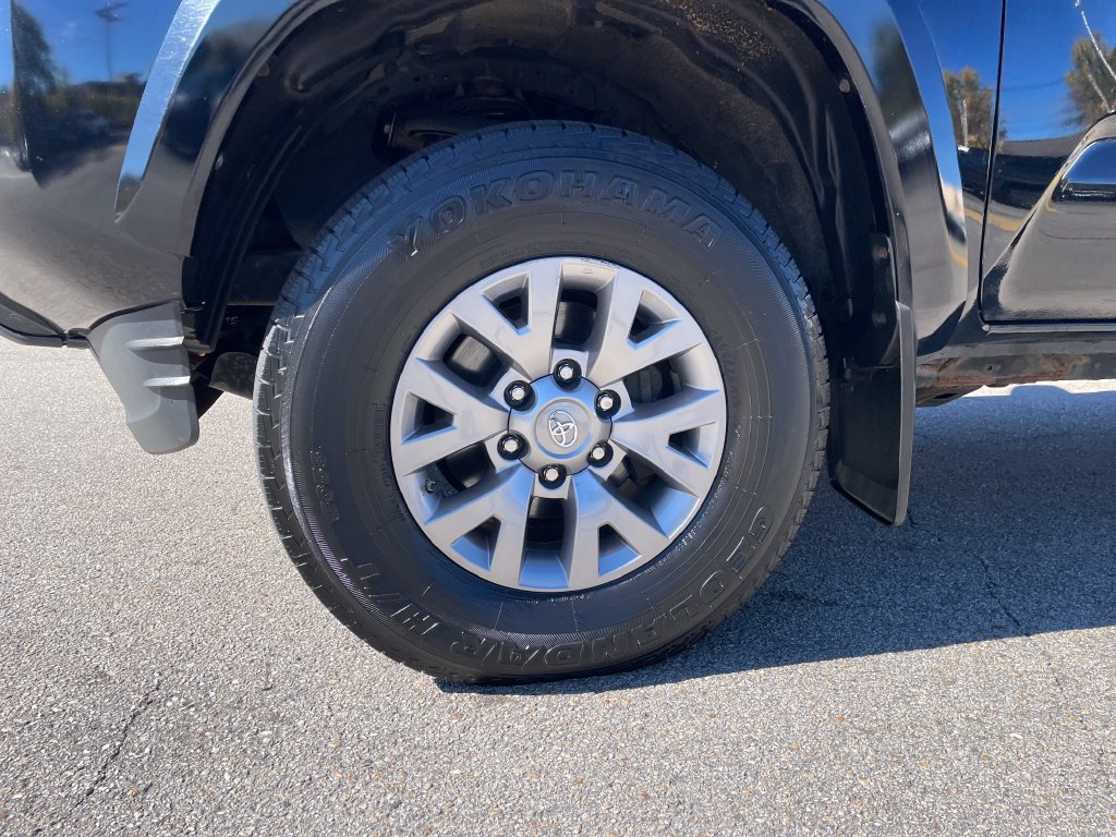 Used 2019 Toyota Tacoma SR5 AWD/4WD image 9