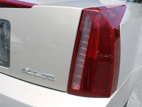 Used 2006 Cadillac XLR image 30