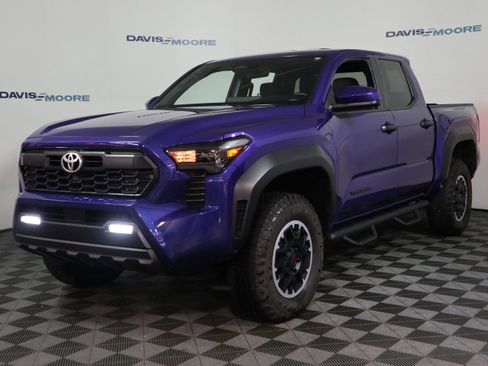 Used 2024 Toyota Tacoma TRD Off-Road image 12
