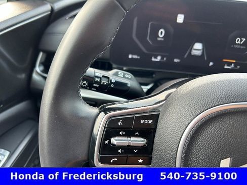 Used 2025 Kia Carnival SX w/ SX Dark Edition Package FWD image 15