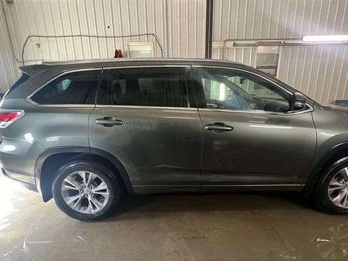 Used 2015 Toyota Highlander XLE AWD/4WD image 7