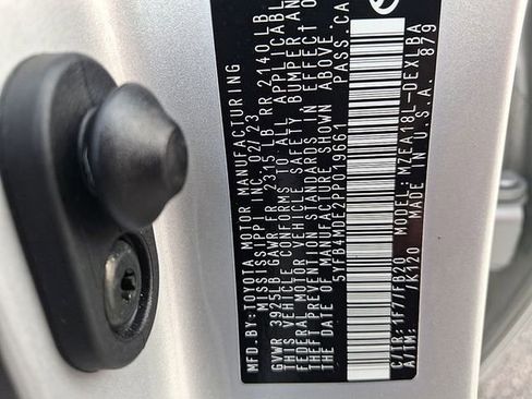 Used 2023 Toyota Corolla LE image 27