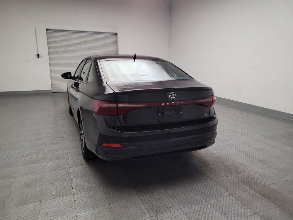 Used 2025 Volkswagen Jetta SE FWD image 6