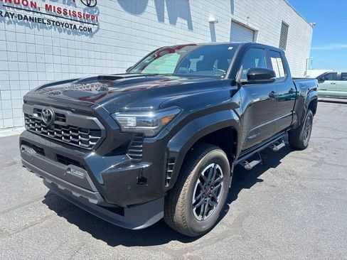 Used 2024 Toyota Tacoma TRD Sport w/ TRD Sport Upgrade Package AWD/4WD image 1