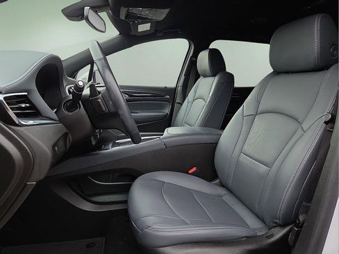 Used 2024 Buick Enclave Essence image 15