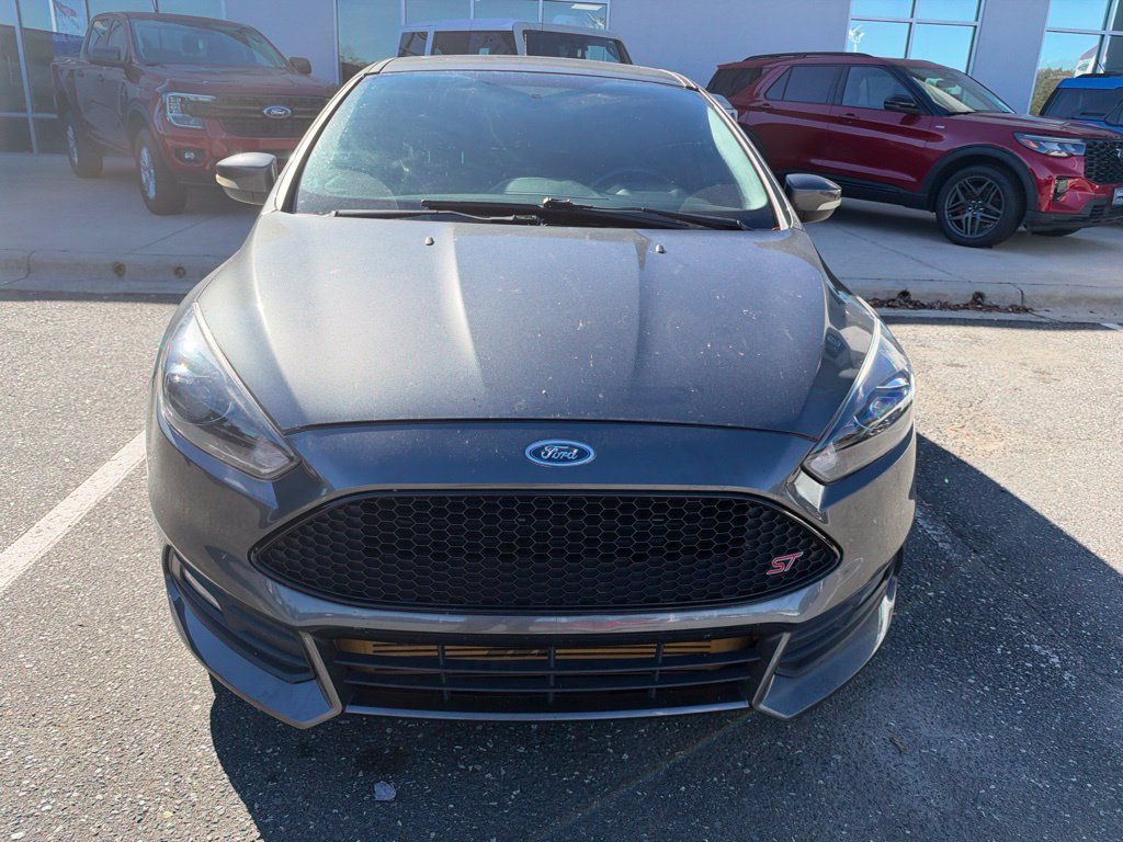 Used 2017 Ford Focus ST w/ Equipment Group 402A FWD image 3