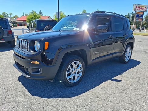 Used 2018 Jeep Renegade Latitude w/ Cold Weather Group AWD/4WD image 3
