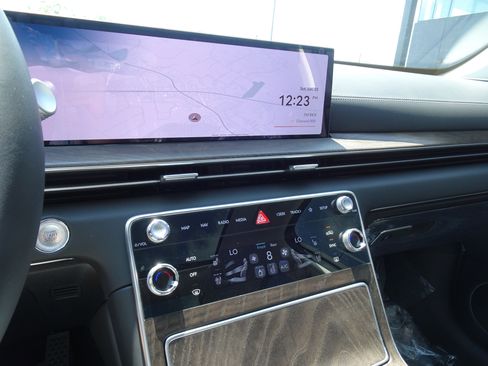 New 2025 Genesis GV80 2.5T Advanced image 15