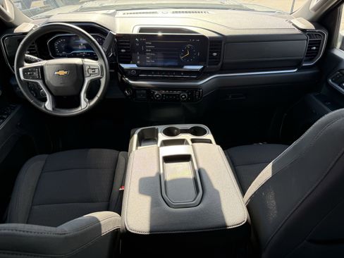Used 2025 Chevrolet Silverado 2500 LT w/ Convenience Package image 13