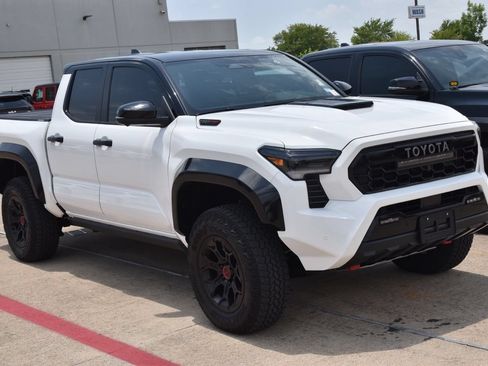 Used 2025 Toyota Tacoma TRD Pro AWD/4WD image 4