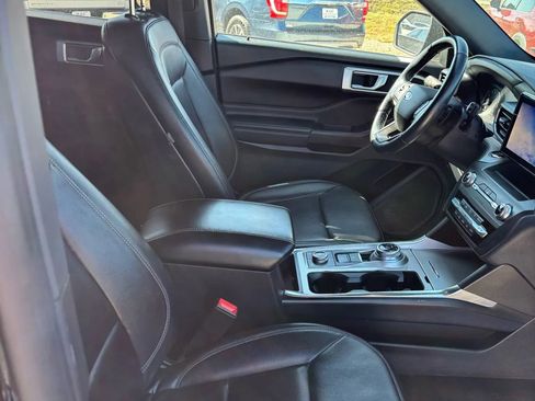 Used 2020 Ford Explorer XLT w/ Equipment Group 202A image 28