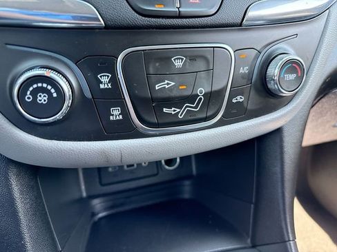 Used 2023 Chevrolet Equinox LS AWD/4WD image 19