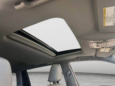 Used 2018 Toyota Highlander Limited FWD image 21