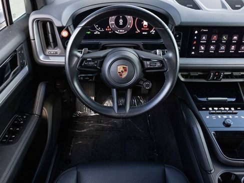 Used 2024 Porsche Cayenne image 30