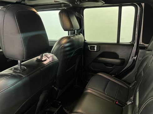 Used 2020 Jeep Gladiator Overland image 19