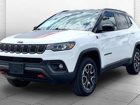 Used 2024 Jeep Compass Trailhawk AWD/4WD image 11