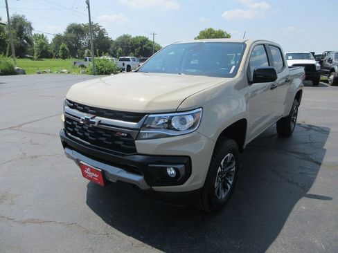 Used 2022 Chevrolet Colorado Z71 w/ Safety Package AWD/4WD image 11