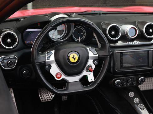 Used 2015 Ferrari California T RWD image 36